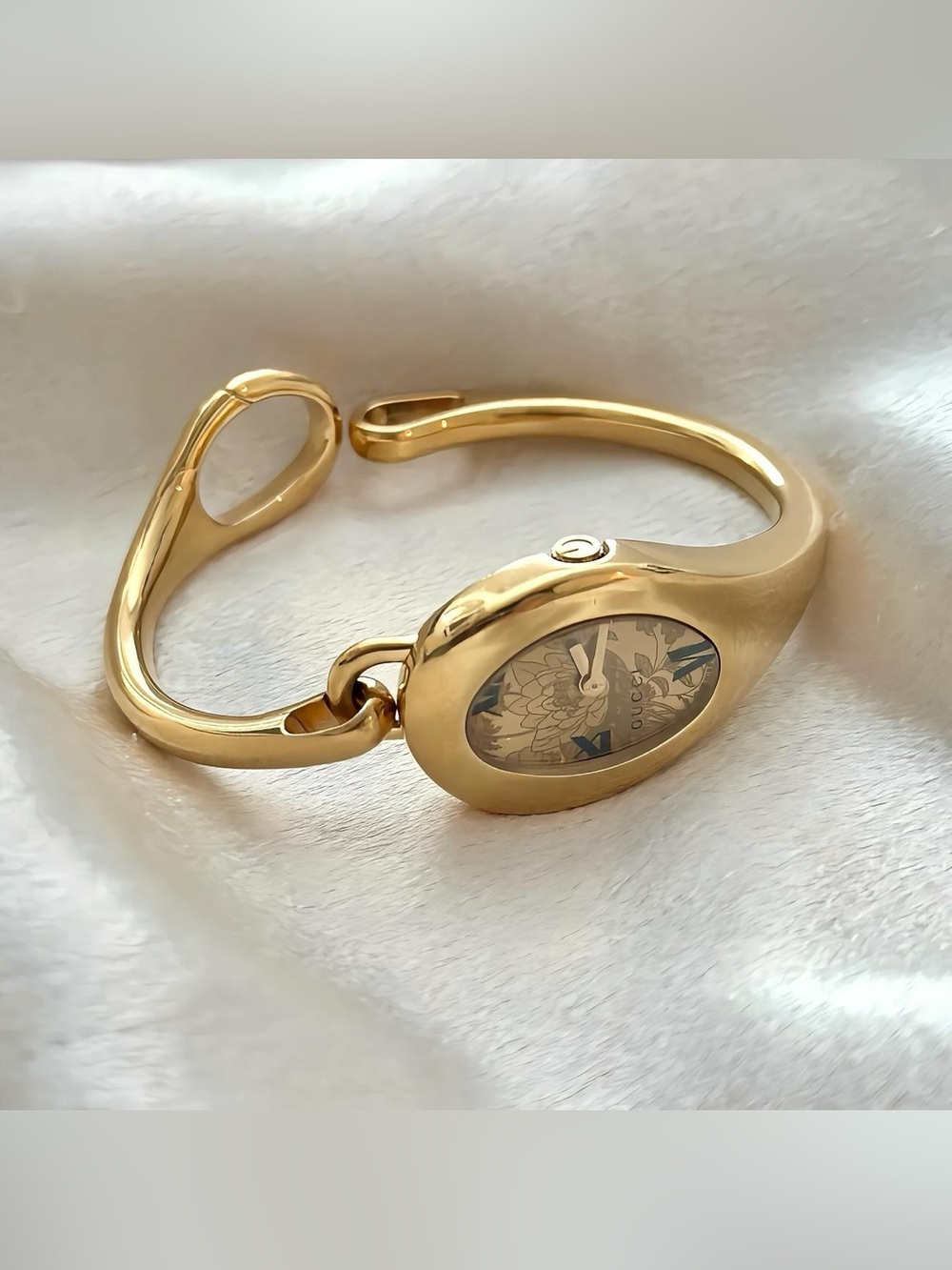 AUTHENTIC VERY RARE VINTAGE GUCCI TEARDROP BANGLE WATCH - FLORAL DIAL - Picture 6 of 8